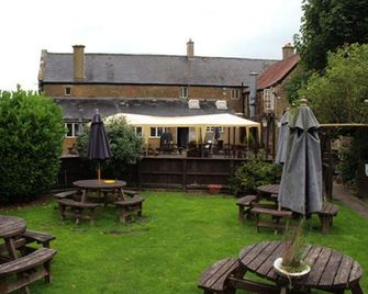 The Fleur De Lis - Martock - Veranda