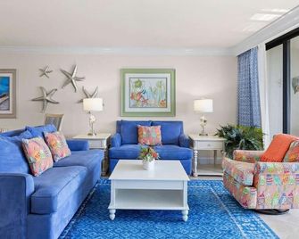 Gorgeous Residence with Panoramic Ocean Views and Secluded Beach- Pool Open! - Fort Myers - Wohnzimmer