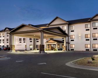 Baymont by Wyndham Wellington - Wellington - Building
