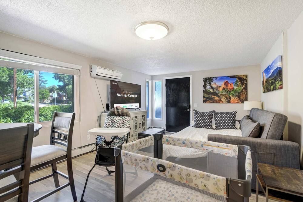 Vermijo Cottage Cozy Retreat Near Occ & Downtown - קולרדו ספרינגס - סלון