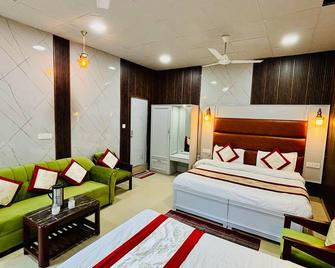 Hotel Amar - Mussoorie - Bedroom