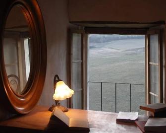 15th Century Authentic Italian Farmhouse & Rehearsal/Wedding/Party Hall - Tole - Slaapkamer