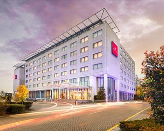 Ramada by Wyndham Amsterdam Airport Schiphol - Badhoevedorp - Gebouw