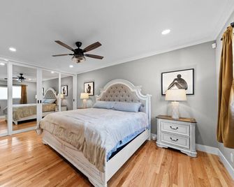 Charming Spanish 1924, 3-bedroom/2-bath home in Long Beach/Belmont Shores! - Long Beach - Soverom