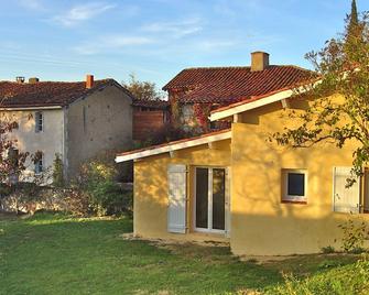 Comfortable cottage with enclosed garden in an authentic Castelnau Gascon - Saint-Arailles - Building