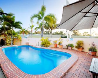 Glenmore Tavern - רוקהאמפטון - בריכה