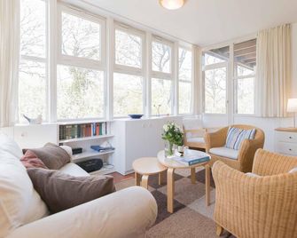 Doppelhaushälfte Longard im Ostseebad Ahrenshoop - Ahrenshoop - Wohnzimmer