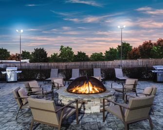 La Quinta Inn & Suites by Wyndham Chattanooga-Hamilton Place - Chattanooga - Edificio
