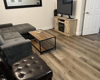 Marina Cay Condo near Flathead Lake - Bigfork - Living room