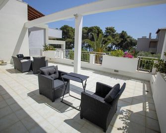 The Calm House - Kineta - Balcón