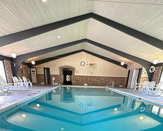 The Dalles House Motel - Saint Croix Falls - Pool