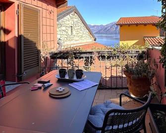 Casa nel borgo di Argegno - Argegno - Balkón