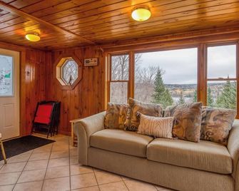 Curley Cabin - Mountain & Lake views - Rangeley - Living room