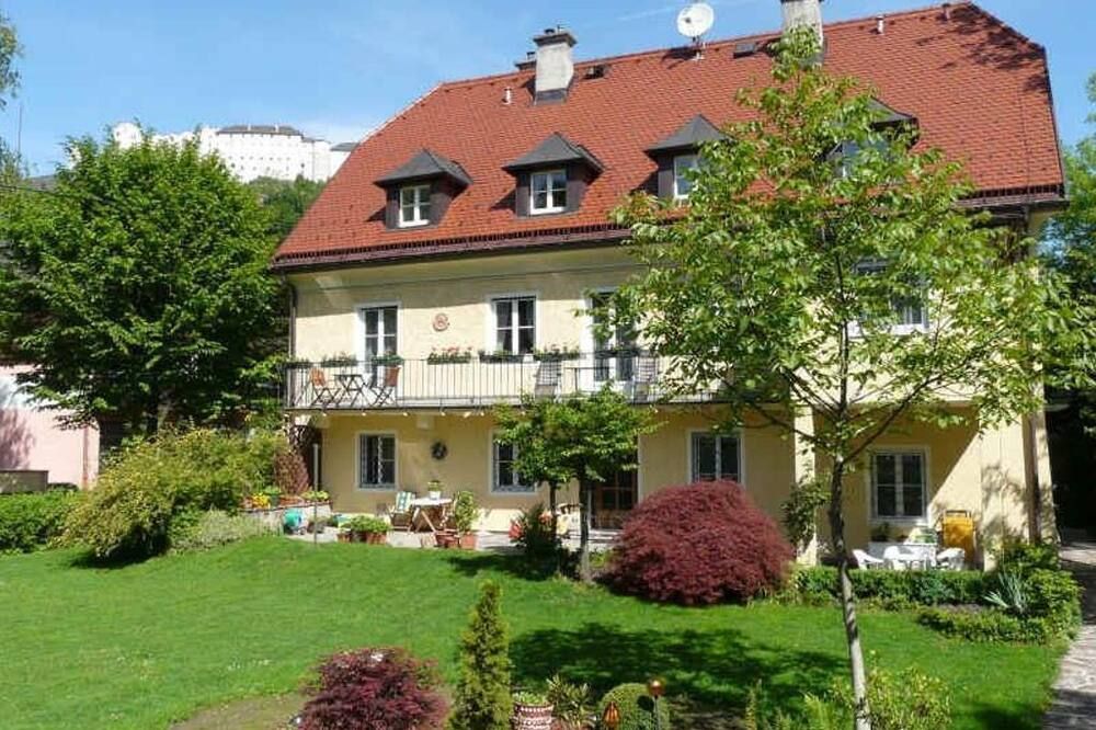 Family room with shower or Bathroom, toilet - free room, pension - זלצבורג - בניין