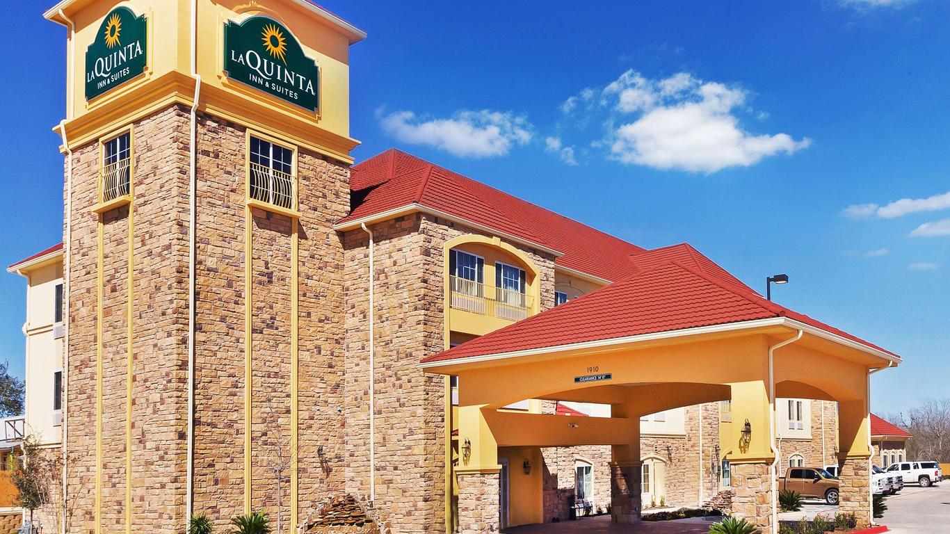 La Quinta Inn & Suites by Wyndham Floresville