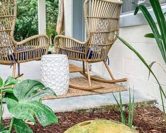 Curlys Cottage - A Vintage Coastal Retreat - Melbourne - Patio