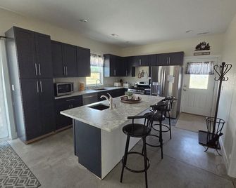 Country home on scenic, quiet acreage near Monument. Convenient to interstate. - Monument - Cocina