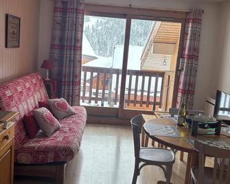 Appartement à la montagne dans une petite résidence - Les Allues - Living room