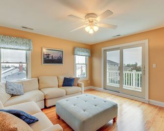 Long Beach Island Townhome with Rooftop Deck and Grill - Long Beach - Sala de estar