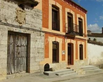 The House Of The Communeros - Marzales - Budynek
