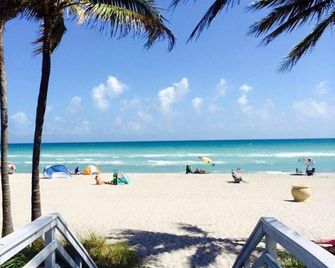 CasaDonna`s Sea Breeze Suite - Hollywood - Strand