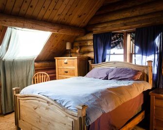 Amazing Mtn Log Cabin, Hot Tub, Secluded, near Breckenridge! Serene Awesomeness - Fairplay - Bedroom