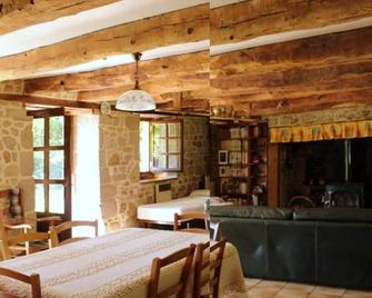 Corrézienne house located in the middle of nature (seasonal rental) - Liginiac - Comedor