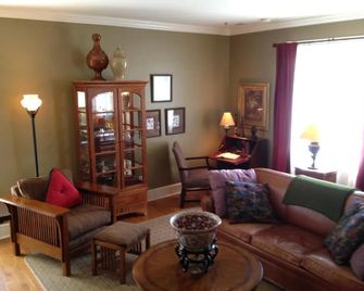 The Belvedere Inn & Restaurant - Saugatuck - Sala de estar