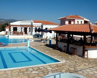 Kyma Hotel - Marathokampos - Zwembad