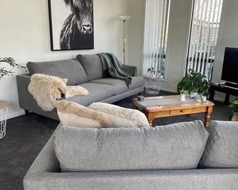 Clyde Gem - Clyde - Wohnzimmer