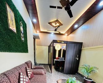 Rudraksh Inn - Benares - Lobi