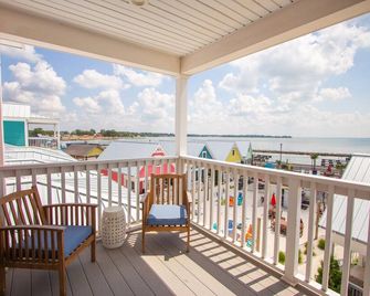 777 PH · Paradise Palms - 3 Bed/3.5 Bath Penthouse w/ Amazing Views! - Celina - Balcony