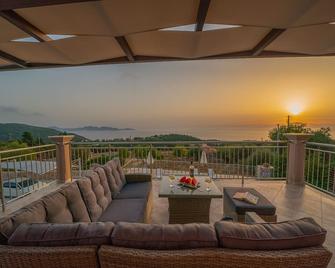Villa Cleopatra Sunset View!! - Argostoli - Balcón