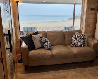 Tequila Sunrise Beachfront Cottage on Lake Huron - Alpena - Living room
