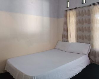 Hotel O Yuda Family Homestay Near Desa Wisata Hijau Bilebante - Mataram - Soveværelse