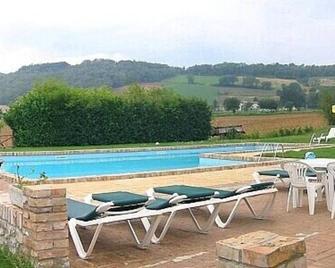 Villa Pavone E: A graceful apartment that covers the entire first floor of a villa surrounded by the greenery, with Free WI-FI. - Montone - Pool