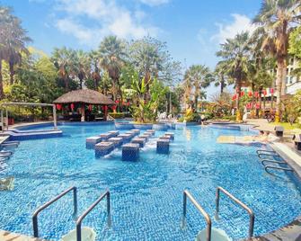 Jin Debao Kaiyue International Hot Spring Resort Hotel - Meizhou - Pool