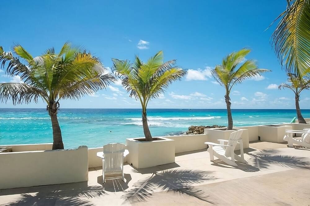 Romantic Beach Getaway! Onsite Pool, Gym Access, Free Parking, Near Turtle Beach - Oistins - Pláž