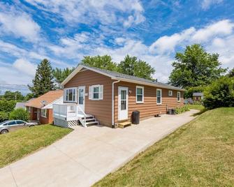 3 Bedroom Erie-Sistable Home! - Erie - Building