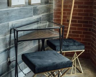 Converted Historic Suite Full Kitchen, 3rd Flr - Carbondale - Wellness