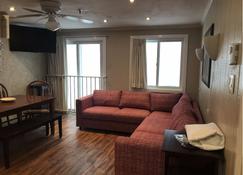 One of the closest Mountain Lodge Condos to the slopes and the village! - Snowshoe - Living room