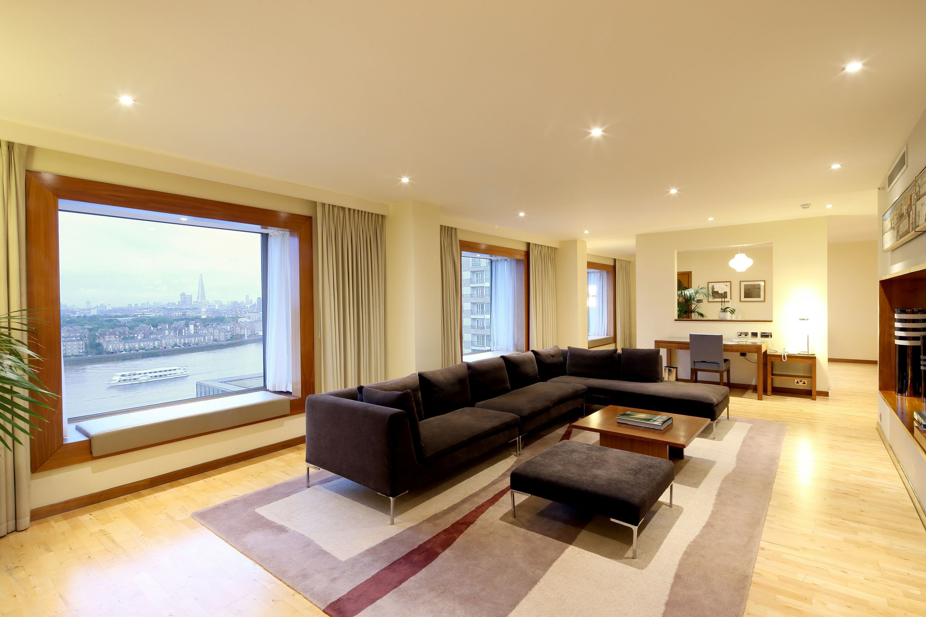 فندق كاناري ريفرسايد بلازا