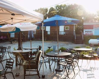 Gregory's Lodging and General Store - Shelbyville - Restaurante