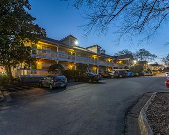 HomeTowne Studios by Red Roof Atlanta NE - Norcross South - Norcross - Edificio