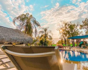 Gran Hotel Las Fuentes - Ciudad Victoria - Zwembad