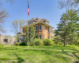 2 Mi to Minnesota River: Family Home Near Fishing! - Montevideo - Edificio