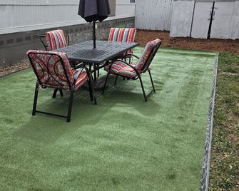 Relaxing home with landscaped back yard . Table and chairs outdoors. - Longmont - Patio
