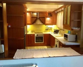 Vacation Lux Appartment near Metro - Chalandri - Kitchen
