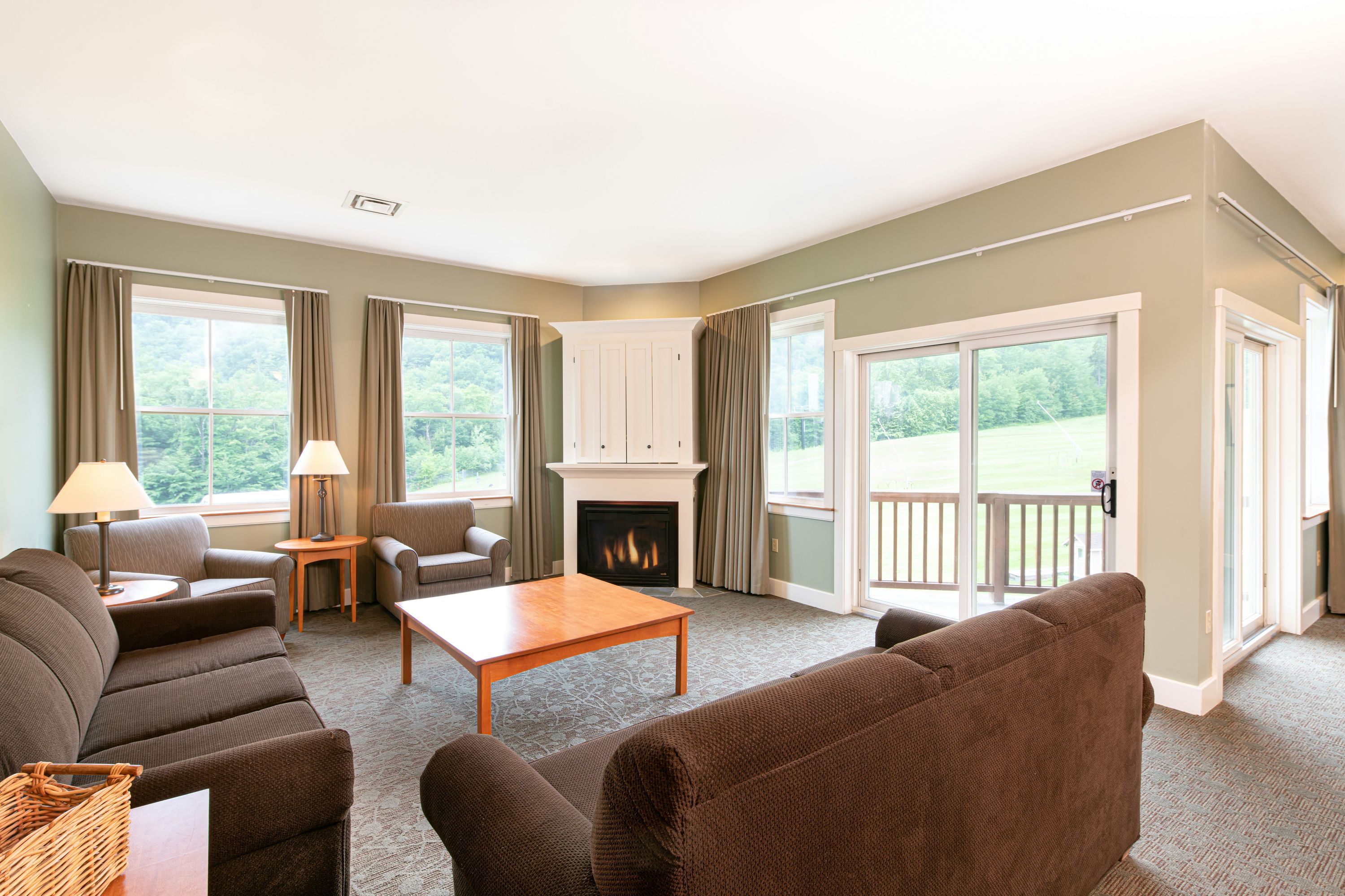 جاكسون جور فيليدج، إيه فيل ريزورتس بروبرتي