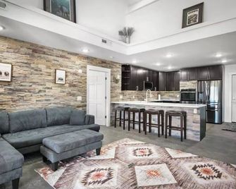 Barn! Pool w/ Rock Climbing Wall! Indoor BBall/Pickleball Court + Playground! - Arena - Living room